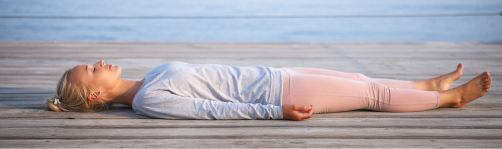 Autogenes Training (Frau liegend)